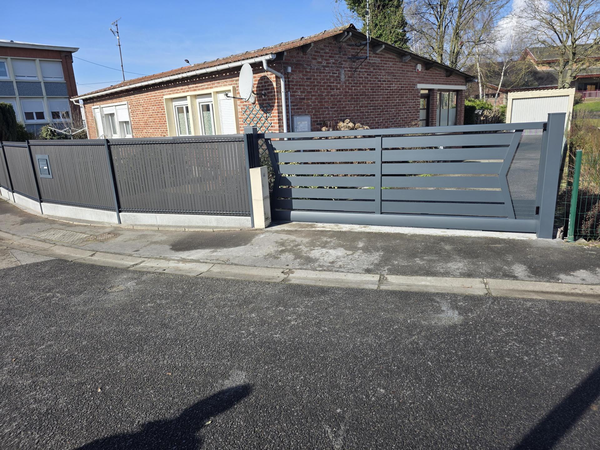 Portail coulissant aluminium